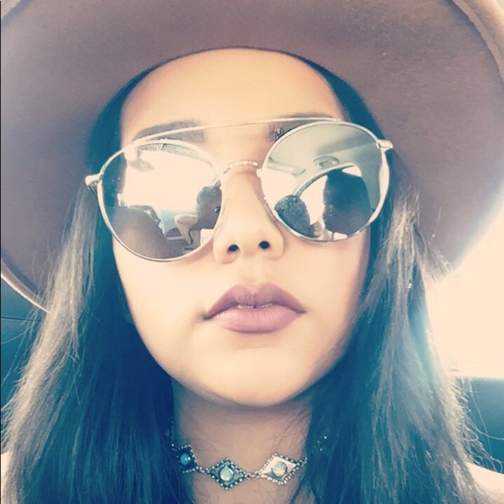 Meet your Posher, Debbie